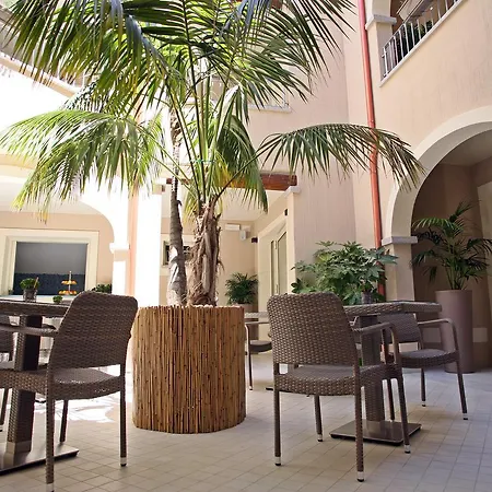 호텔 Regina Simius 3*