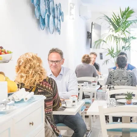 מלון Regina Simius 3*