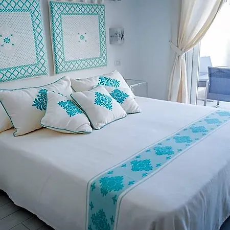 Regina Simius Otel